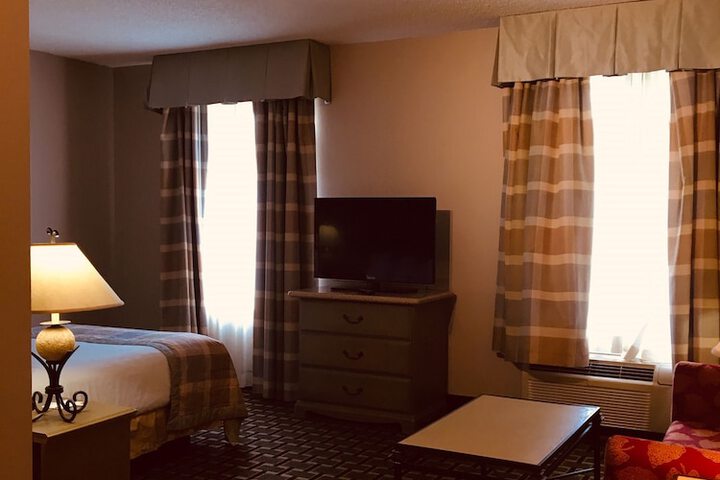 Room 33 of 48
