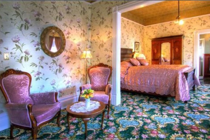 Gingerbread Mansion Inn