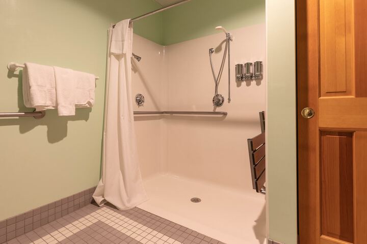 Room 52 of 191