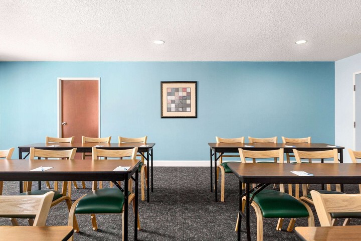 Days Inn by Wyndham Shallotte