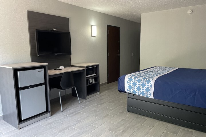 Room 12 of 14