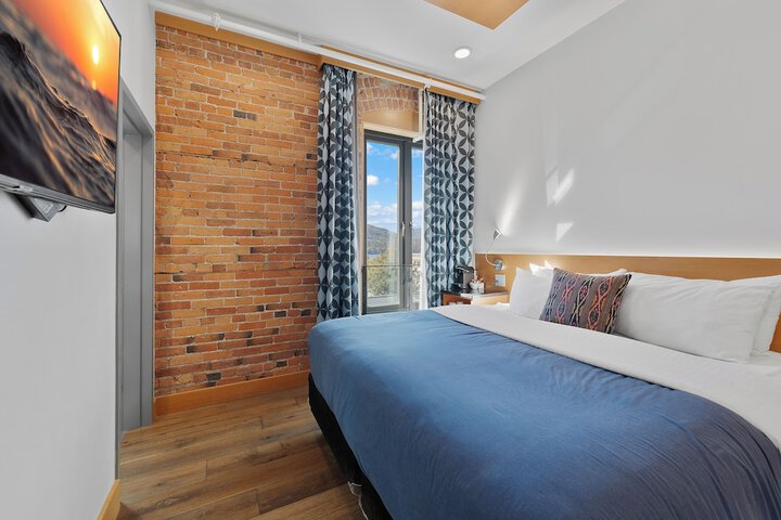 Room 15 of 37