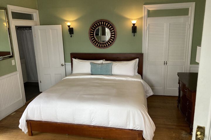 Room 34 of 65