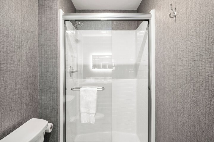 Room 34 of 108