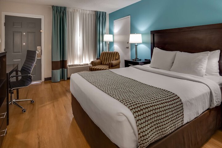 Room 13 of 25
