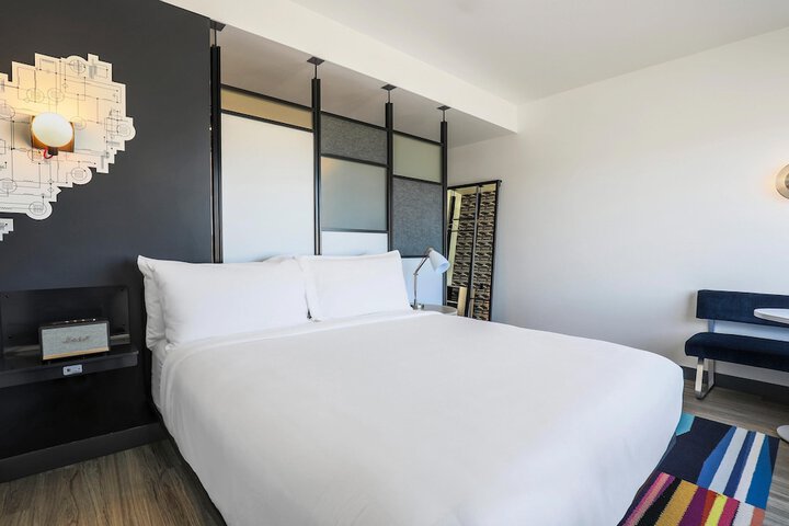 Room 13 of 31