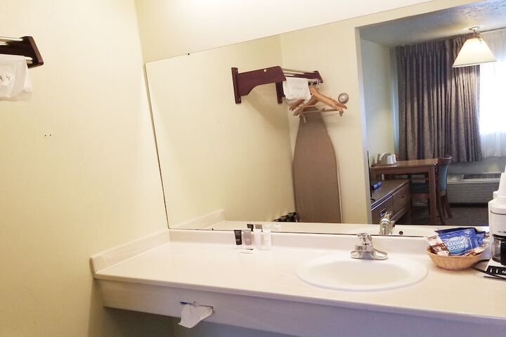 Magnuson Hotel Ely