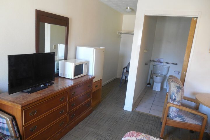 Room 13 of 35