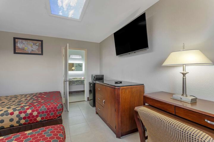 Room 13 of 35