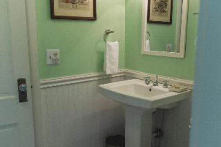 ORCHARD HOUSE BED & BREAKFAST