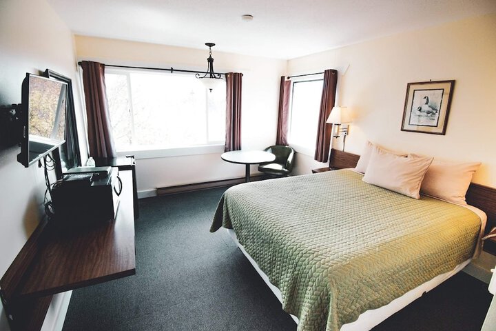 Room 9 of 18