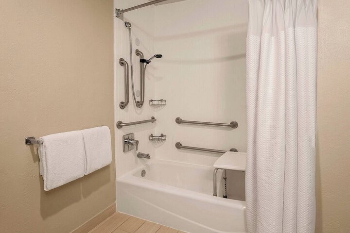 Room 15 of 27