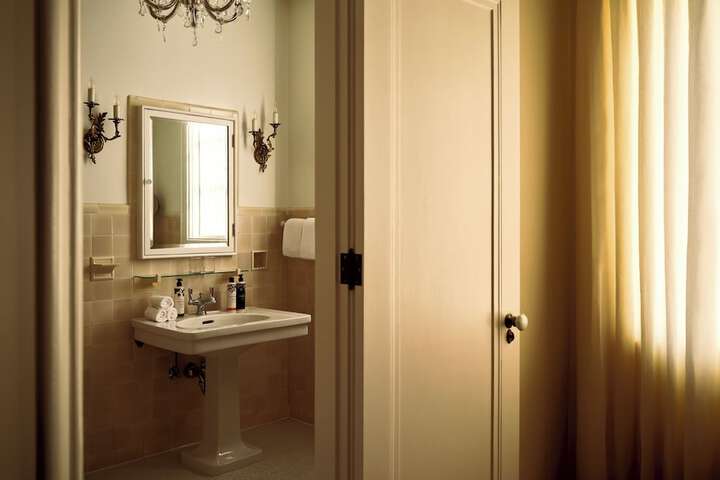 Room 43 of 95