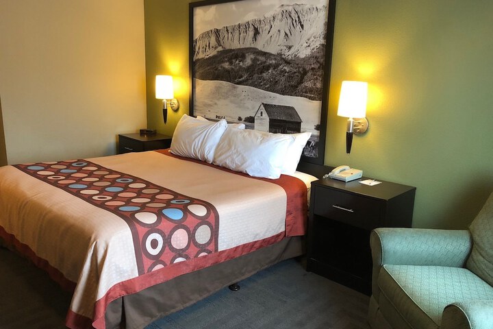 Room 34 of 38
