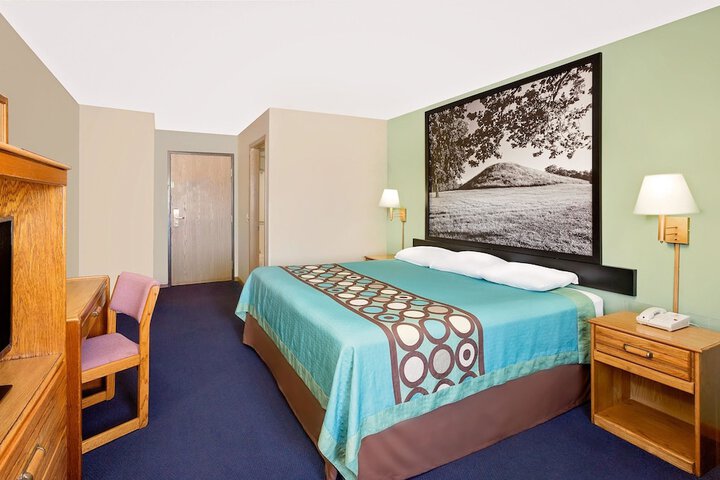 Room 14 of 15