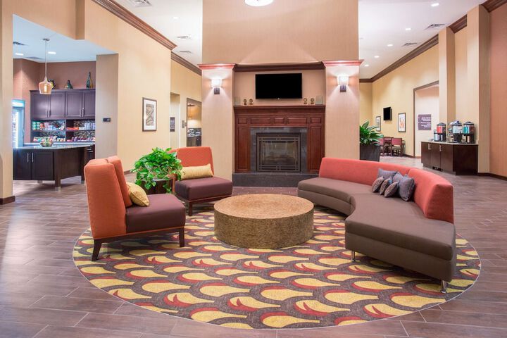 Lounge 20 of 23