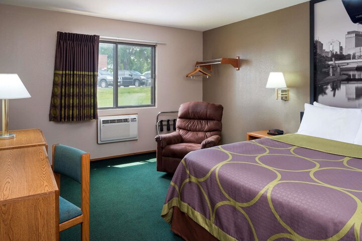 Room 12 of 15