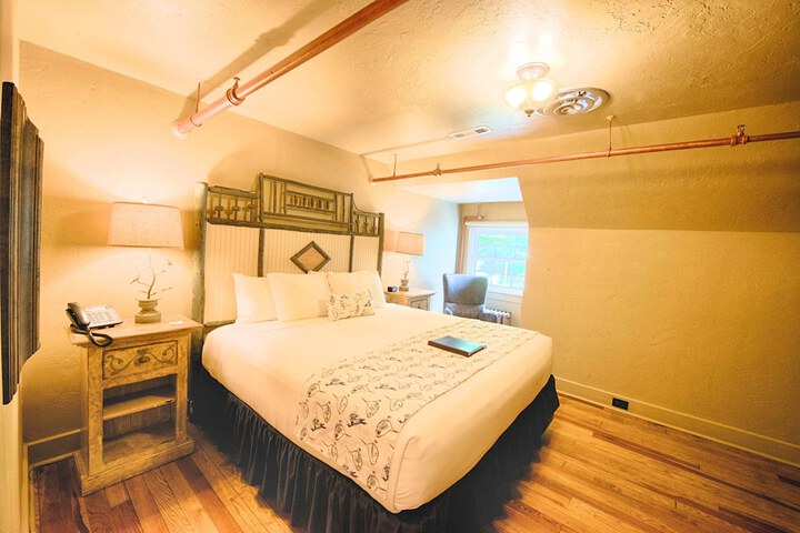 Room 180 of 243
