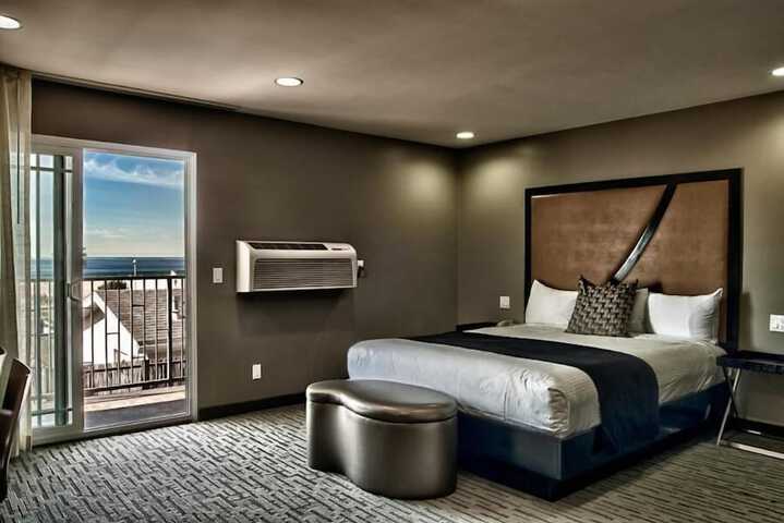 Room 14 of 25