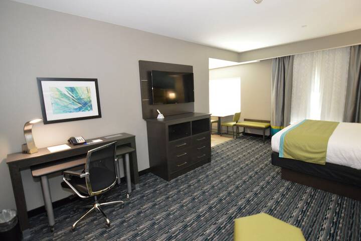 Holiday Inn Express & Suites Pasadena Houston Southeast by IHG