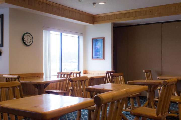 Dining 43 of 46