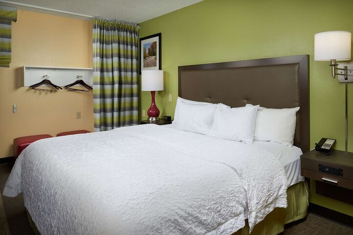 Room 17 of 27