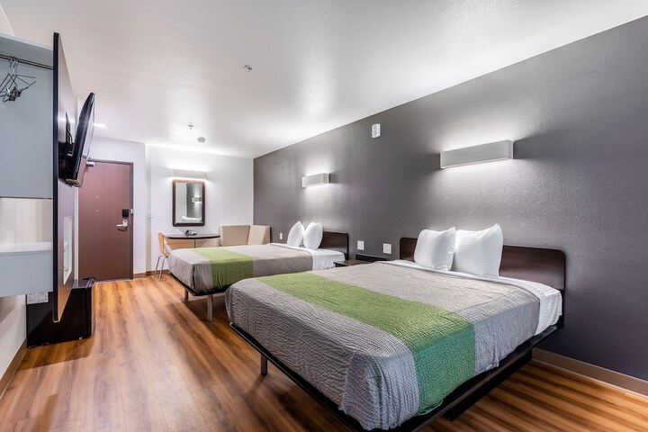 Room 17 of 33