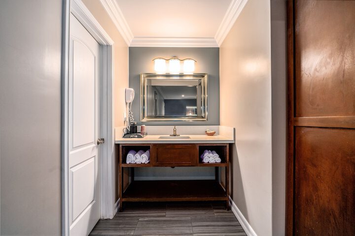 Room 32 of 67