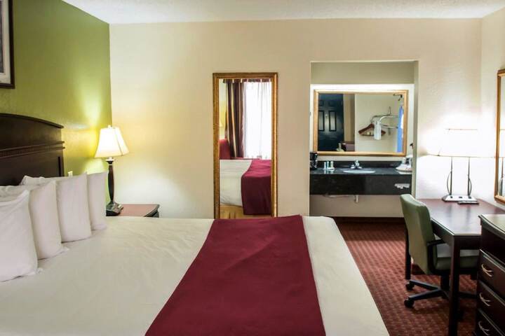 Room 17 of 34