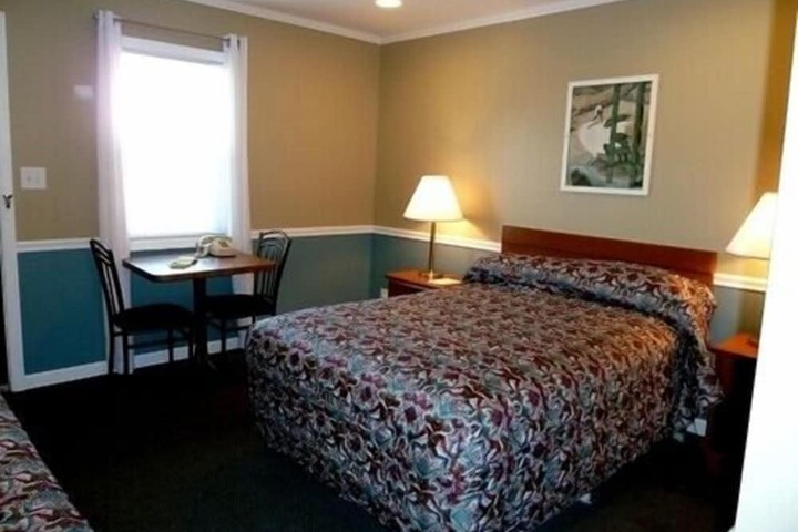 Room 9 of 15