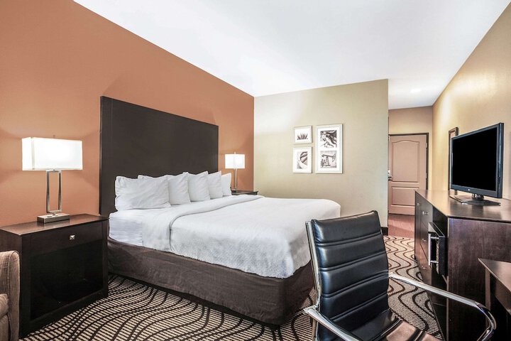 Room 8 of 30
