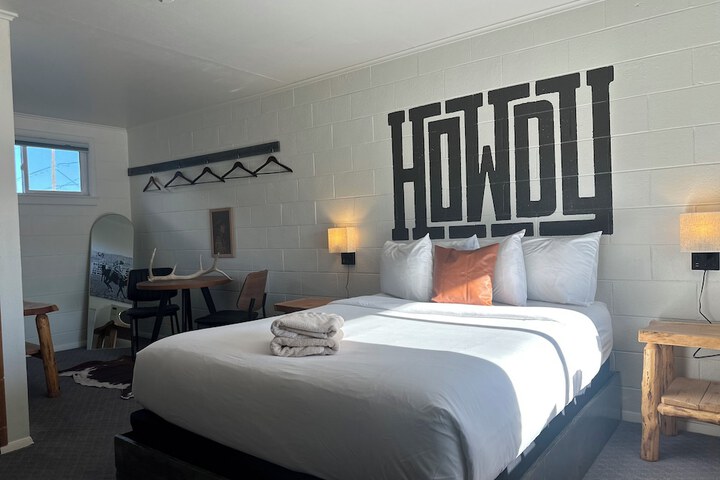 Elk Antler Inn