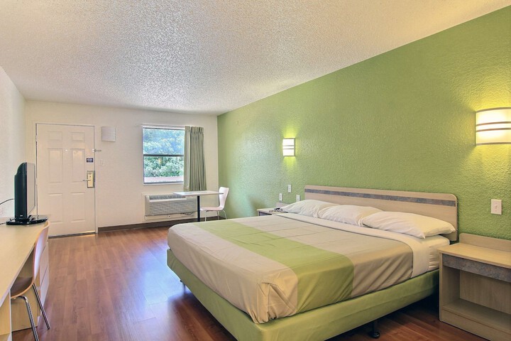 Room 28 of 40