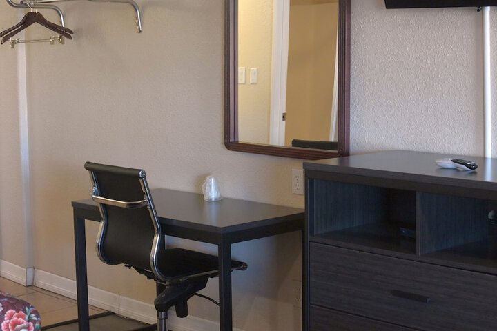 Room 32 of 107