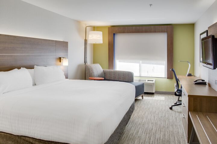 Room 10 of 27