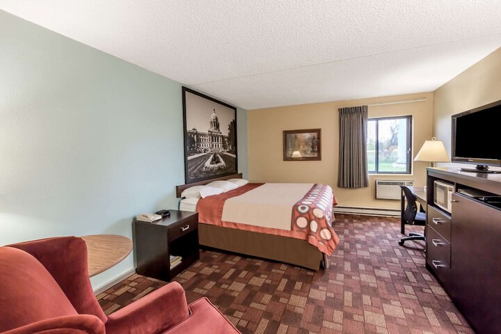 Room 4 of 16