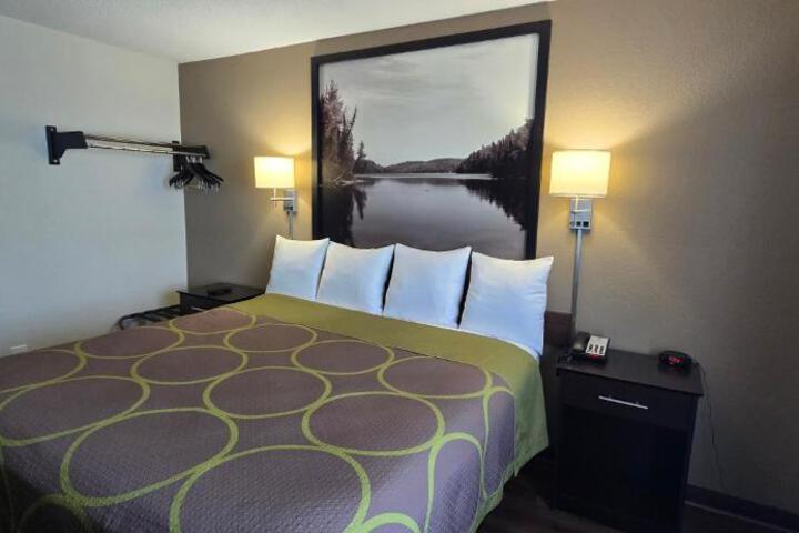 Super 8 by Wyndham Rogers Minnesota