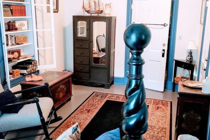 Colonial Beach Plaza Bed & Breakfast