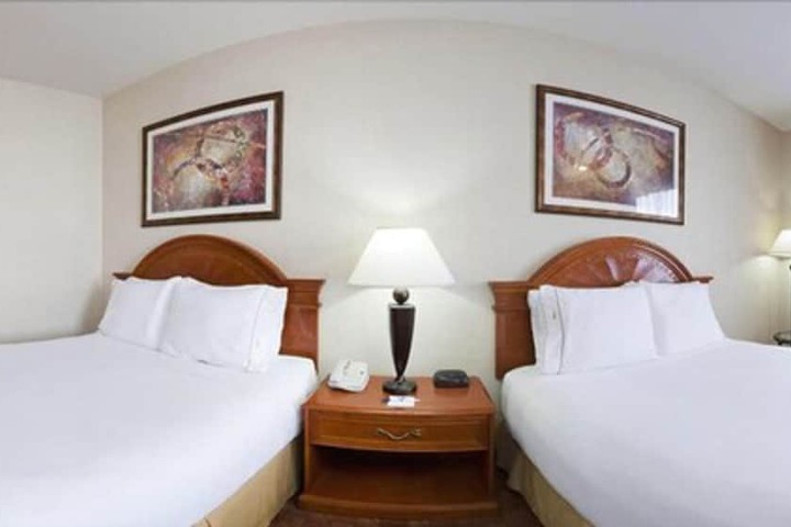 Holiday Inn Express & Suites by IHG