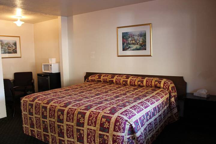 Room 10 of 32