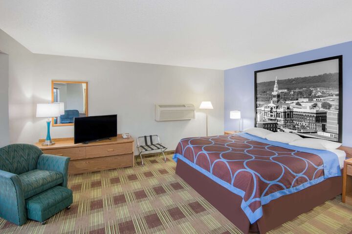 Room 4 of 18