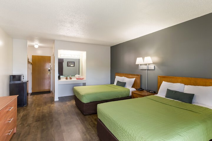 Room 4 of 12