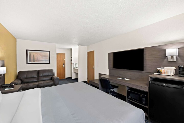 Room 34 of 61