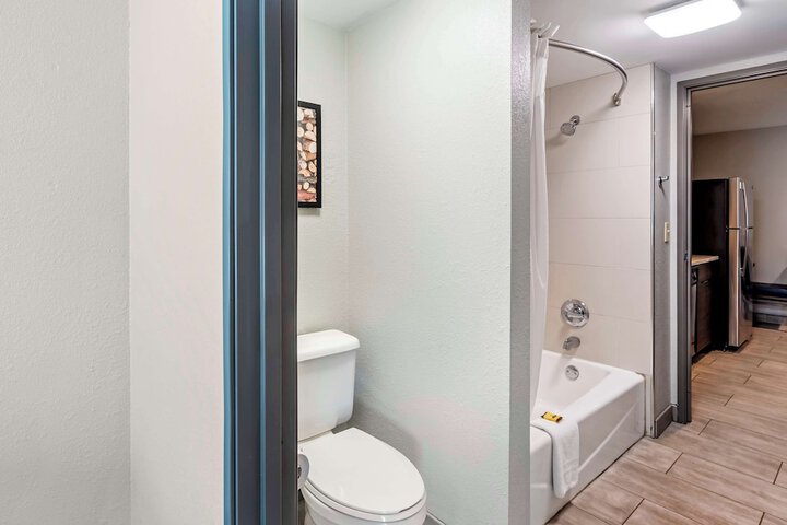 Best Western Plus Bourbonnais Hotel & Suites