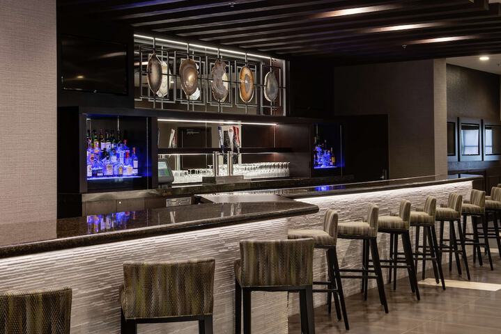 Lounge 58 of 65