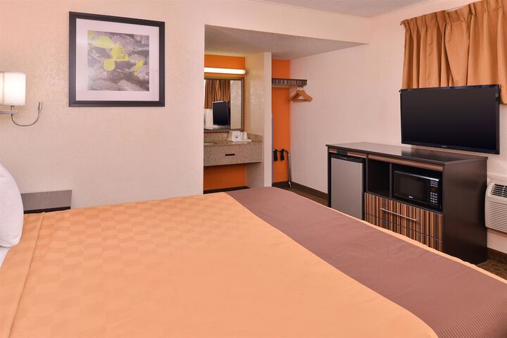 Room 15 of 23