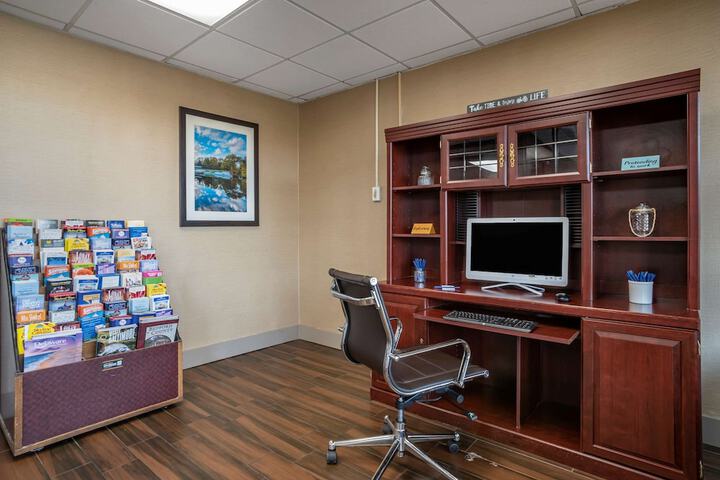 Business Center 33 of 33