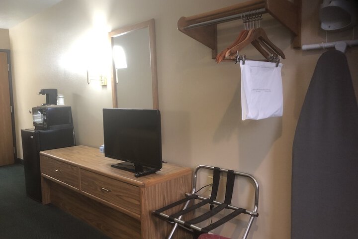 Room 28 of 33