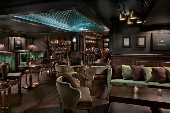 Lounge 69 of 70