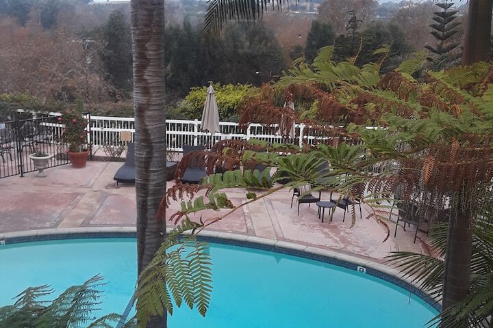 Malibu Country Inn